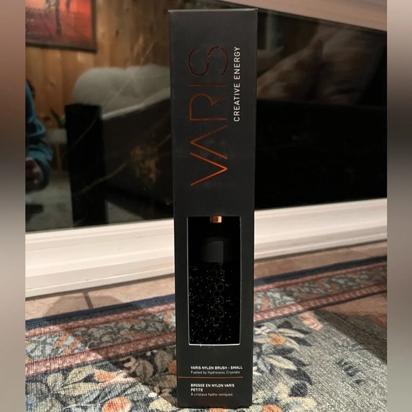 NIB - Varis Professional Ceramic Nylon Round Styling Brush - Small - Picture 2 of 2